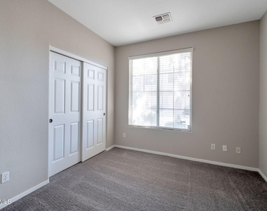 1633 E Lakeside Drive - Photo Thumbnail 10