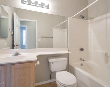 1633 E Lakeside Drive - Photo Thumbnail 11