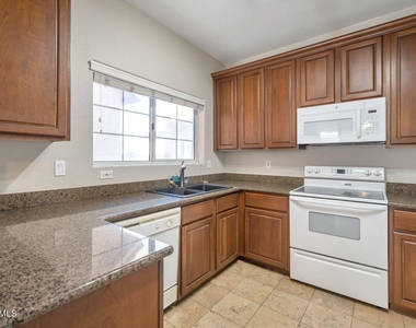 1633 E Lakeside Drive - Photo Thumbnail 3