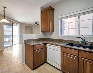 1633 E Lakeside Drive - Photo Thumbnail 4
