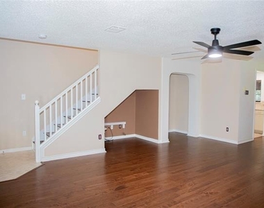 2201 Driskell Lane - Photo Thumbnail 3