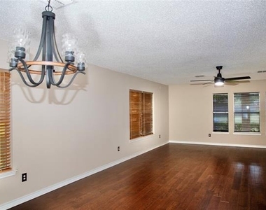 2201 Driskell Lane - Photo Thumbnail 5