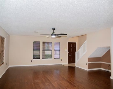 2201 Driskell Lane - Photo Thumbnail 2