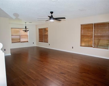2201 Driskell Lane - Photo Thumbnail 4
