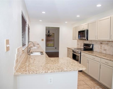 2201 Driskell Lane - Photo Thumbnail 7