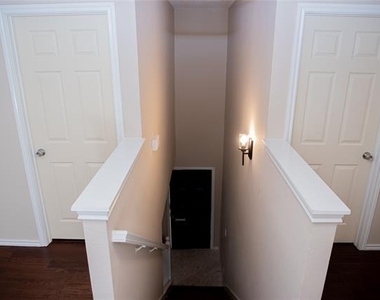2201 Driskell Lane - Photo Thumbnail 12