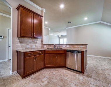 16708 Central Garden Lane - Photo Thumbnail 6