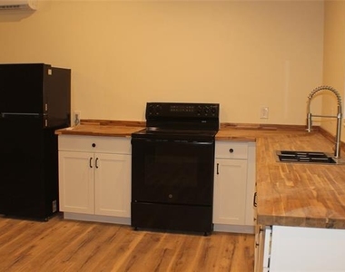 148 Golden Oaks Drive - Photo Thumbnail 5