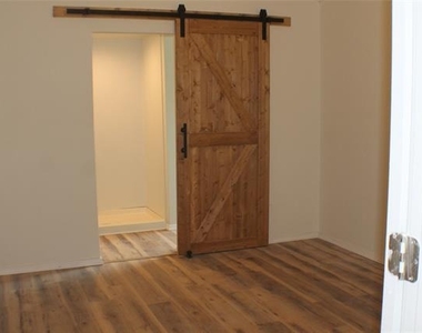 148 Golden Oaks Drive - Photo Thumbnail 10