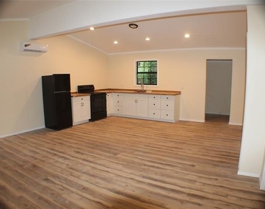 148 Golden Oaks Drive - Photo Thumbnail 3