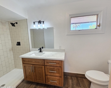 1731 E Redfield Road - Photo Thumbnail 11
