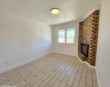 1731 E Redfield Road - Photo Thumbnail 7