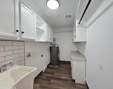 1731 E Redfield Road - Photo Thumbnail 14