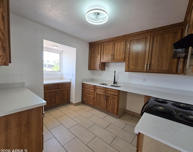 1731 E Redfield Road - Photo Thumbnail 5