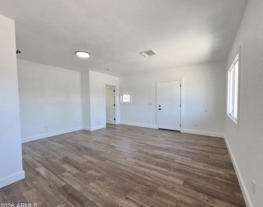 1731 E Redfield Road - Photo Thumbnail 12