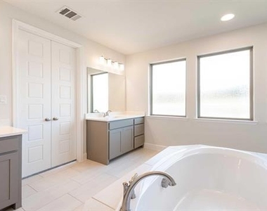 533 Banks Street - Photo Thumbnail 17