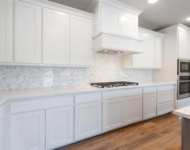 533 Banks Street - Photo Thumbnail 9