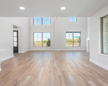 533 Banks Street - Photo Thumbnail 5