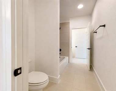 533 Banks Street - Photo Thumbnail 26