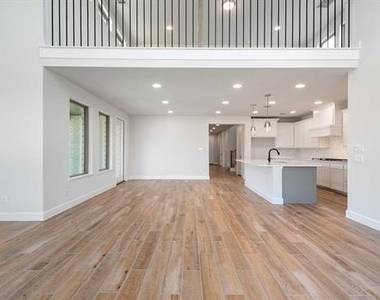 533 Banks Street - Photo Thumbnail 7