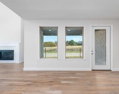 533 Banks Street - Photo Thumbnail 12