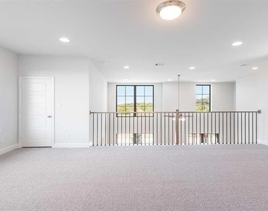 533 Banks Street - Photo Thumbnail 21