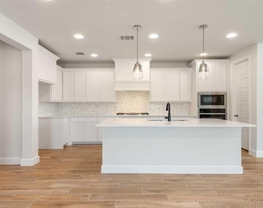 533 Banks Street - Photo Thumbnail 8