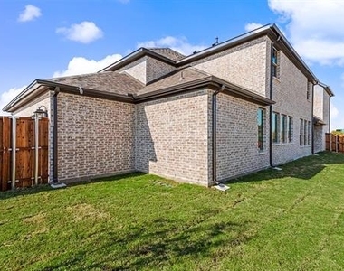 533 Banks Street - Photo Thumbnail 31