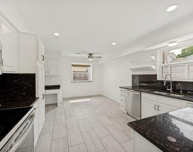 6004 Bent Creek Trail - Photo Thumbnail 9