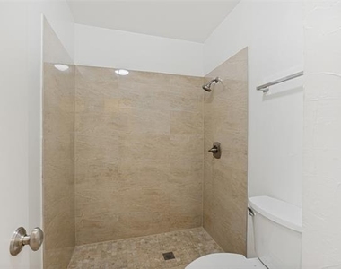 6004 Bent Creek Trail - Photo Thumbnail 19