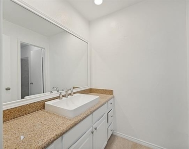 6004 Bent Creek Trail - Photo Thumbnail 18