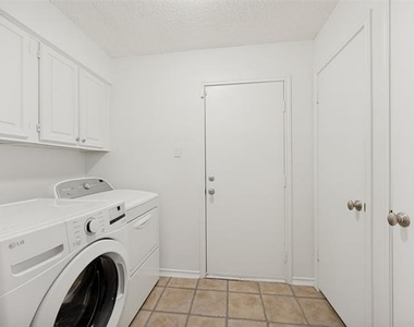 6004 Bent Creek Trail - Photo Thumbnail 23
