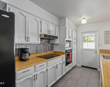 106 E Geneva Drive - Photo Thumbnail 7