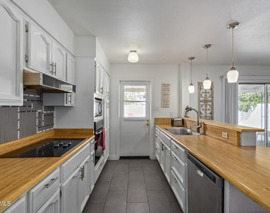 106 E Geneva Drive - Photo Thumbnail 6