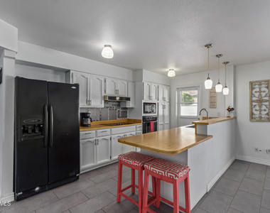 106 E Geneva Drive - Photo Thumbnail 8