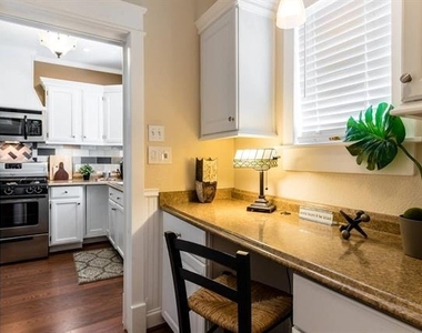5439 Melrose Avenue - Photo Thumbnail 8