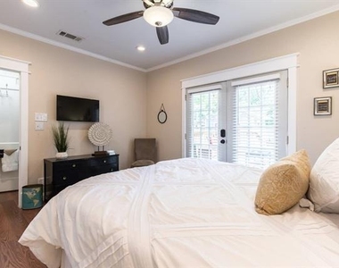 5439 Melrose Avenue - Photo Thumbnail 12