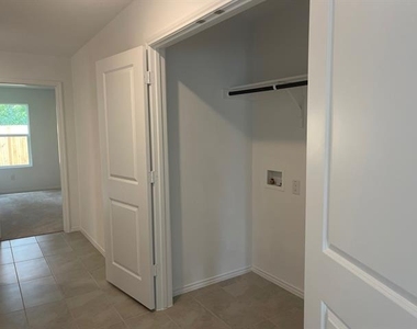 214 Harvest Street - Photo Thumbnail 6