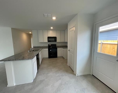 214 Harvest Street - Photo Thumbnail 3
