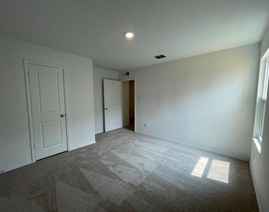 214 Harvest Street - Photo Thumbnail 15