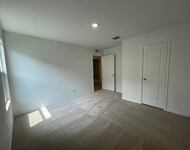 214 Harvest Street - Photo Thumbnail 12