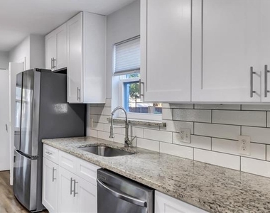 623 Greenleaf Drive - Photo Thumbnail 4
