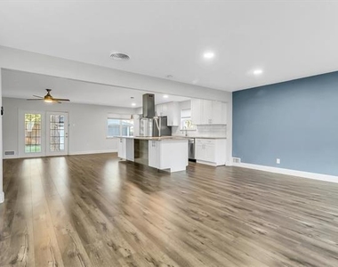 623 Greenleaf Drive - Photo Thumbnail 2