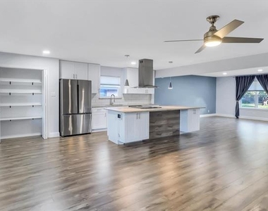 623 Greenleaf Drive - Photo Thumbnail 6