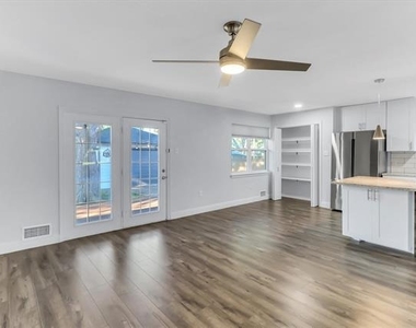 623 Greenleaf Drive - Photo Thumbnail 7