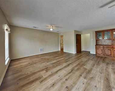 205 Woodpark Lane - Photo Thumbnail 3