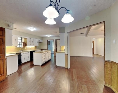 205 Woodpark Lane - Photo Thumbnail 7