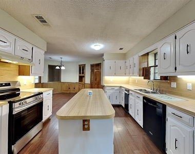 205 Woodpark Lane - Photo Thumbnail 6