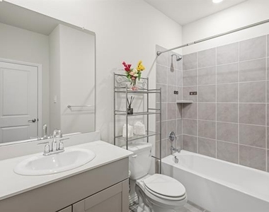 206 Goosewood Drive - Photo Thumbnail 12