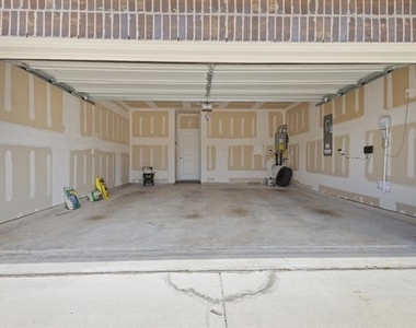 206 Goosewood Drive - Photo Thumbnail 13